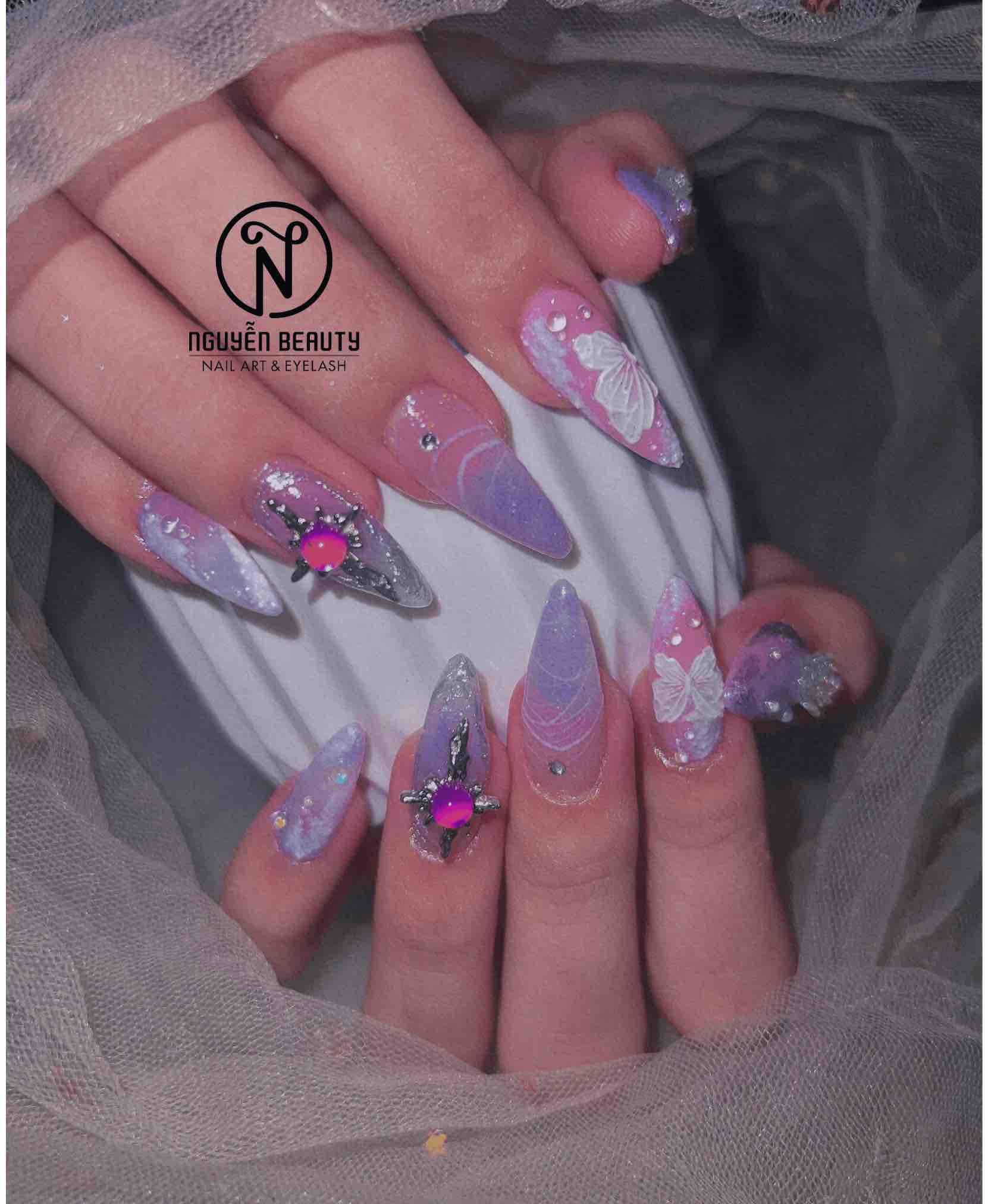 Thiết Kế Nail Tím Pastel Với Hoa Văn Tinh Tế