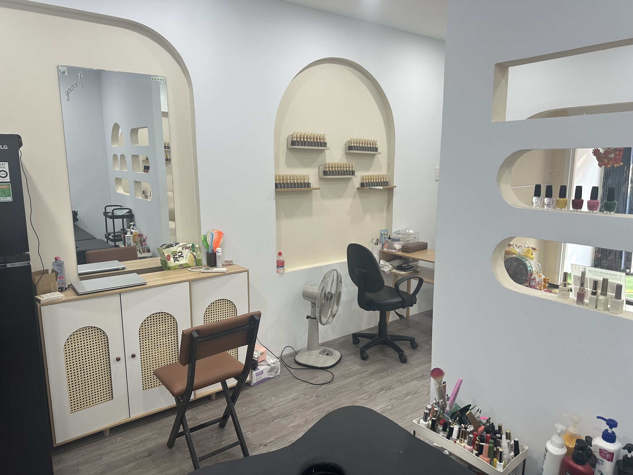 Không gian tiệm nail Bình Tân