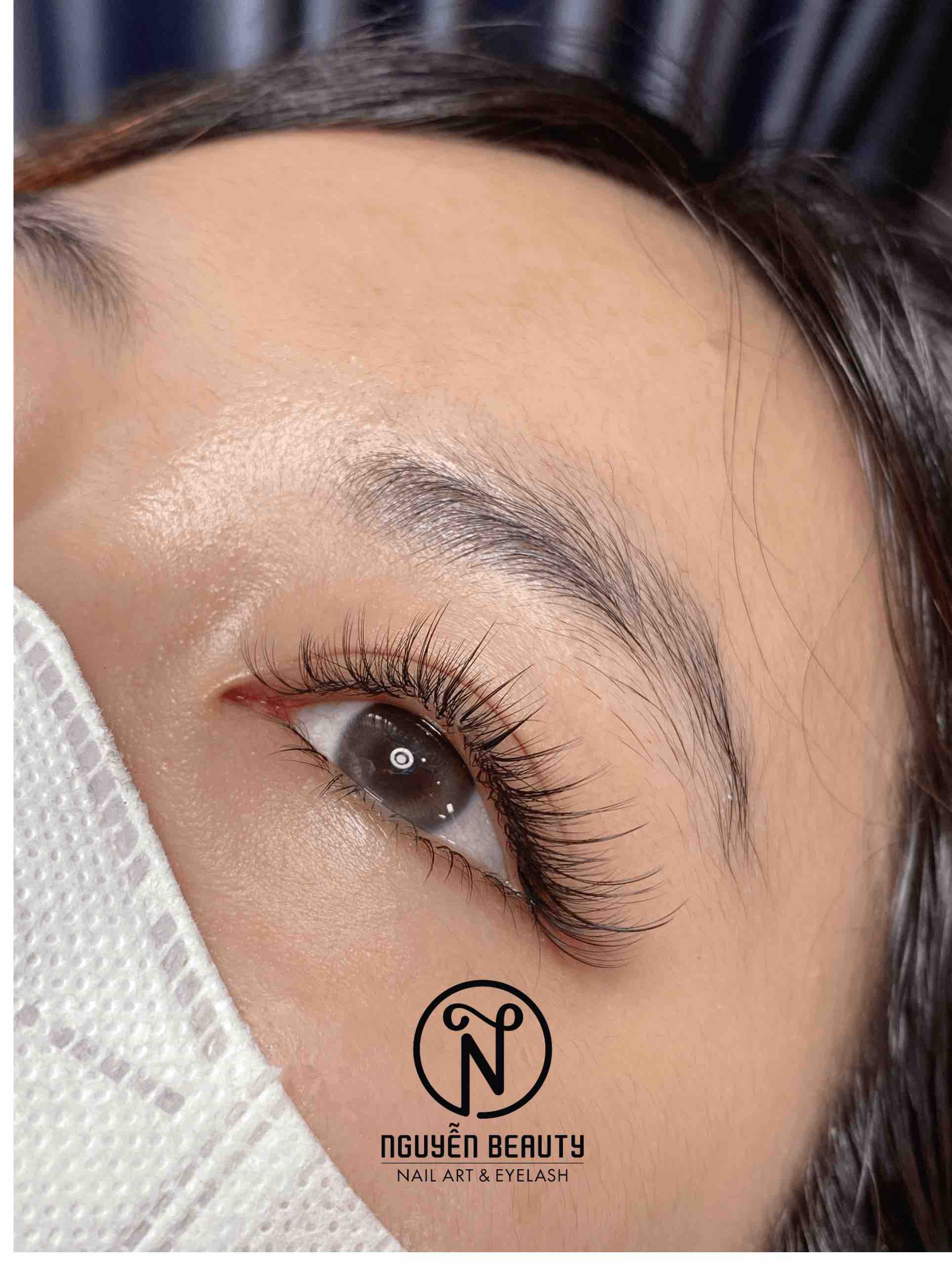 Khách hàng xinh đẹp và tự tin sau khi nối mi tự nhiên tại NguyenBeauty