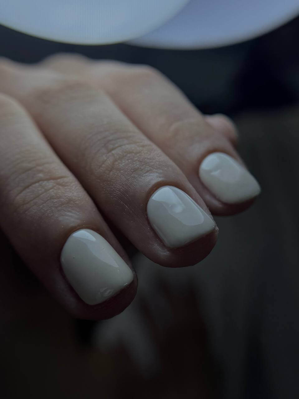 Mẫu Nail Trắng Sữa Đơn Giản – Phong Cách Thanh Lịch & Sang Trọng