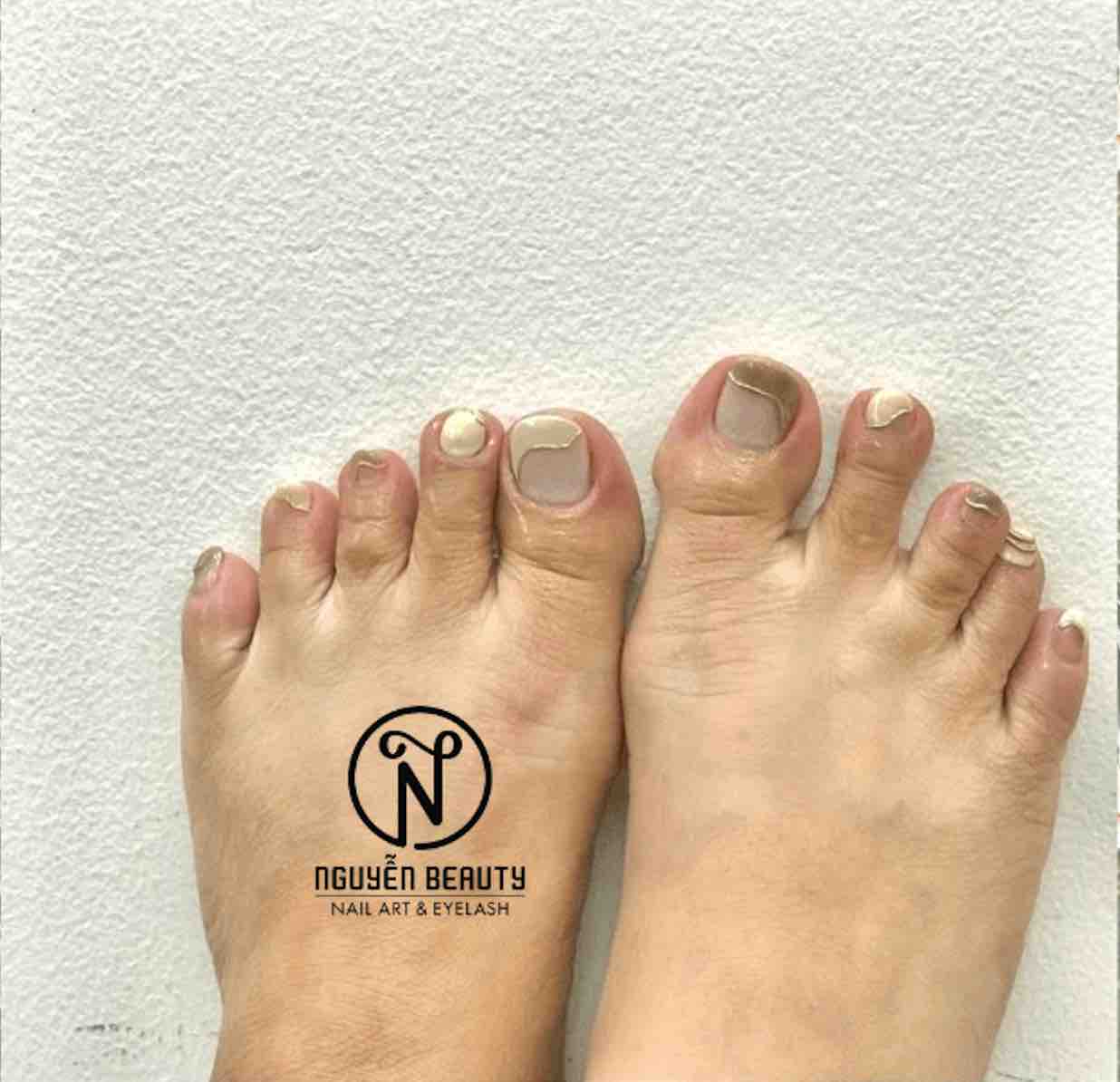 Nail Chân Tông Nude Vàng Gold – Đẳng Cấp Tinh Tế & Sang Trọng