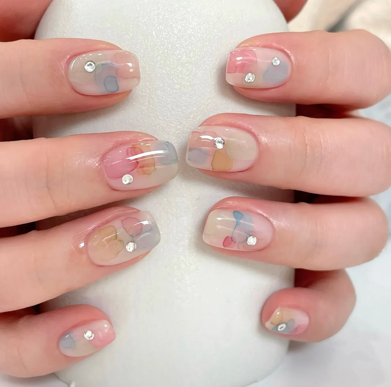 Nail đính đá lấp lành cho ngày hè