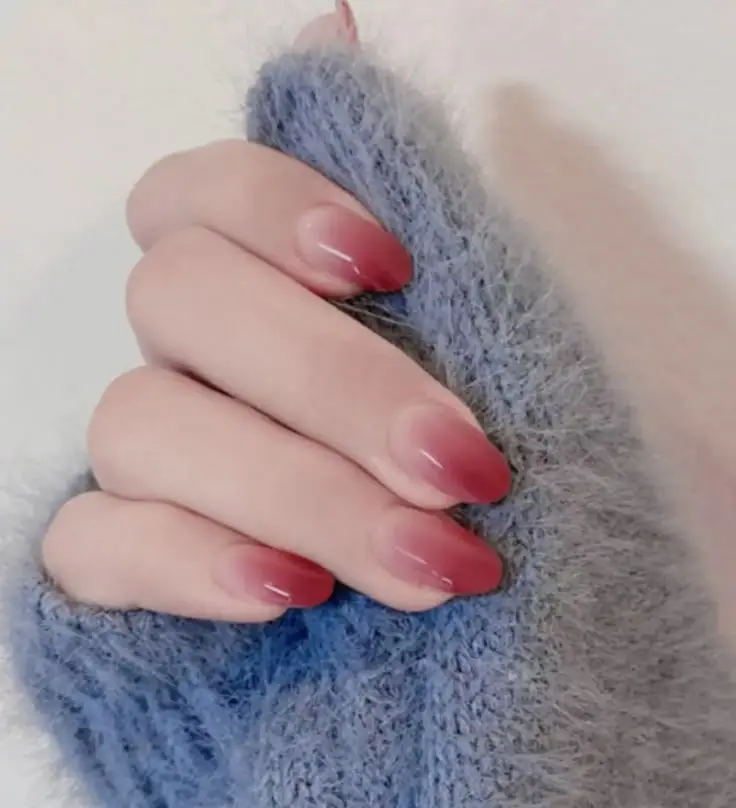 Nail ombre đỏ - thể hiện cá tính mạnh mẽ