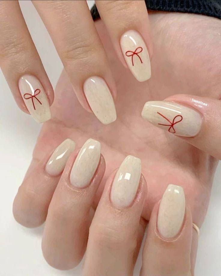 Mẫu nail tay đơn giản - biểu tượng của vẻ đẹp