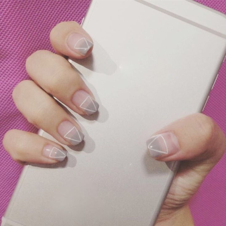 Nail hình tam giác