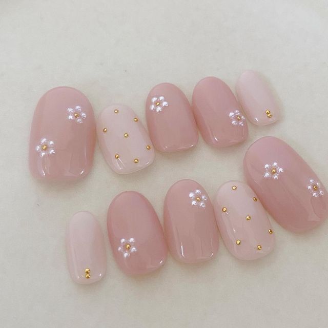 Nail hoạ tiết hoa lá nhẹ nhàng