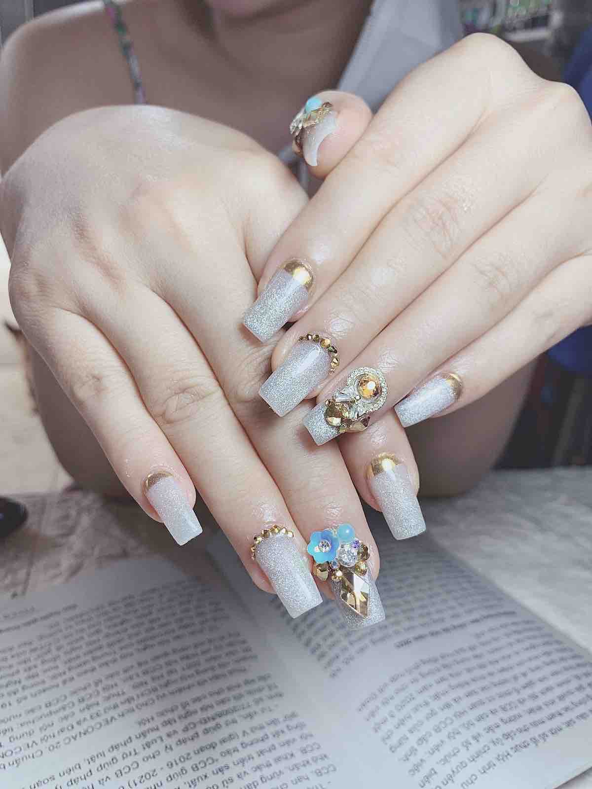 Điều gì làm cho nail mắt mèo trở nên đặc biệt so với các kiểu nail khác?