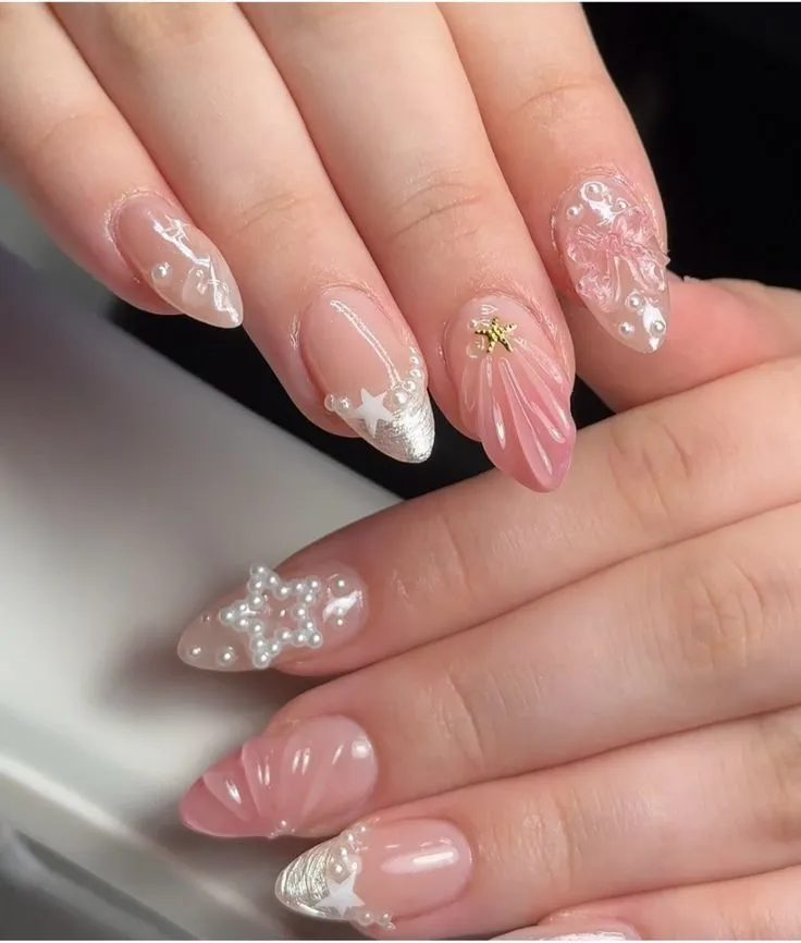 Nail đính charm, đính đá sang trọng, quyến rũ