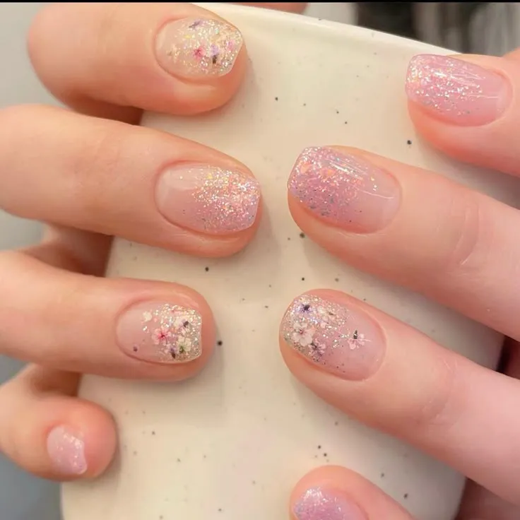 Ý tưởng trang trí nail ngắn xinh xắn, trẻ trung