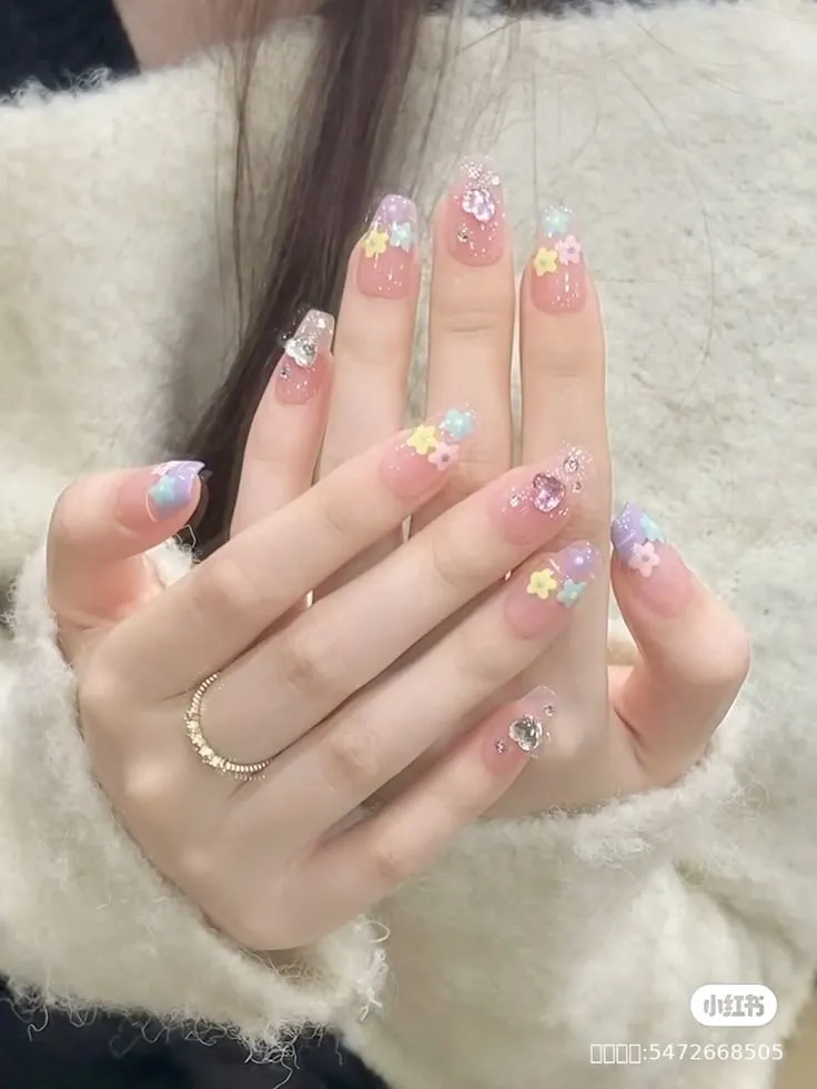 Mẹo phối đồ với nail hoa nhí