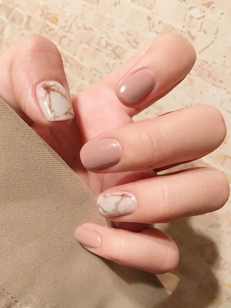 Mẫu nail vân đá marble nhẹ nhàng, tinh tế tại NguyenBeauty