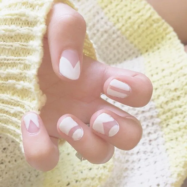 Mẫu nail negative space đơn giản, độc đáo và hiện đại tại NguyenBeauty