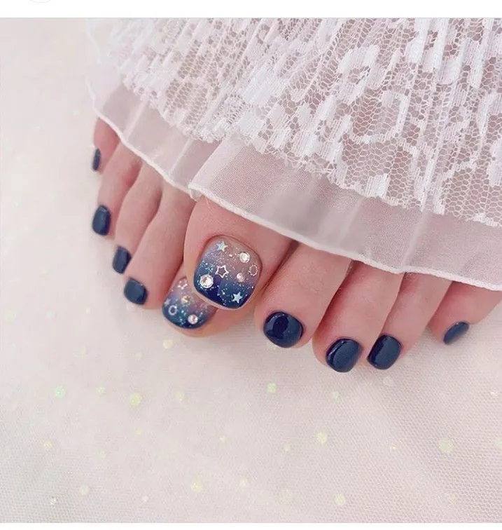 Nail chân họa tiết cá tính nổi bật cho mùa hè