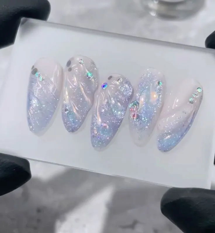Mẫu nail đi biển đẹp, ý tưởng nail hè sống ảo trên bãi cát vàng