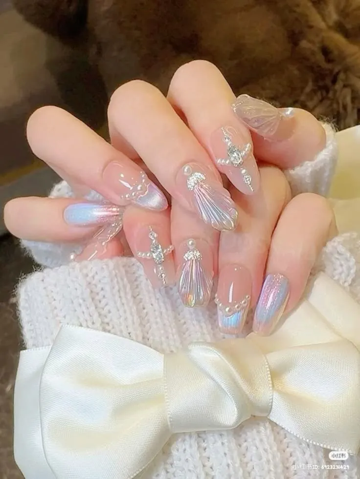 Đắp bột, đắp gel tại Nguyễn Beauty tạo nên một bộ móng tay thon dài, quyến rũ