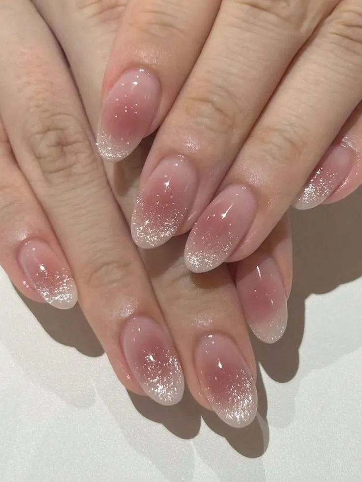 Các mẫu nail ombre nhẹ nhàng với sự chuyển màu tinh tế tại NguyenBeauty