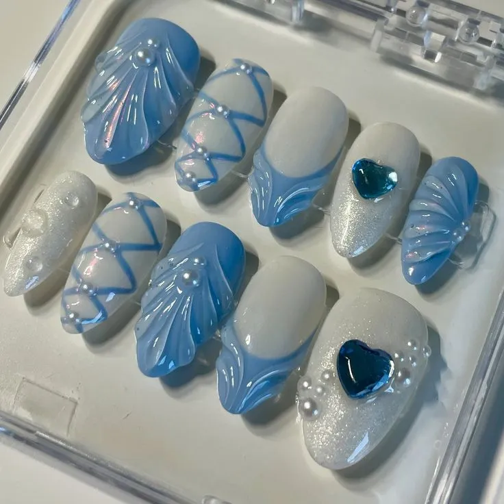 Gắn móng giả - biến hoá nhanh chóng tại Nguyễn Beauty