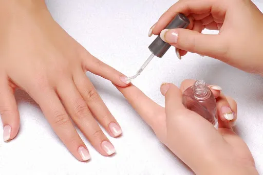 Quy trình sơn gel chuyên nghiệp tại Nguyen Beauty sử dụng sản phẩm chất lượng cao