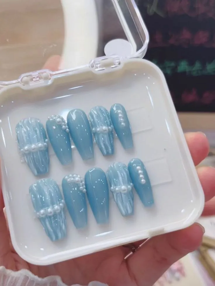 Nail xanh dương metallic sang trọng quyến rũ cho tiệc biển