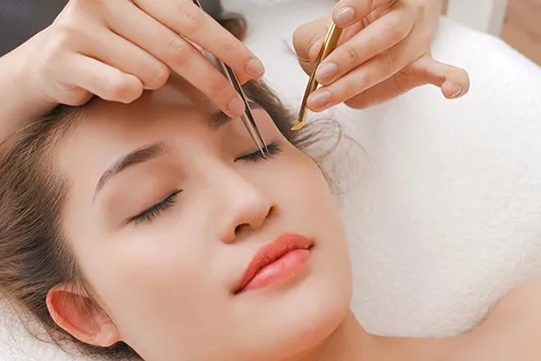 Kỹ thuật nối mi chuyên nghiệp và sản phẩm chất lượng ảnh hưởng tuổi thọ mi nối.