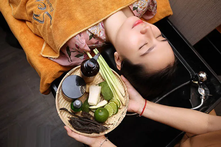 Các loại thảo dược tự nhiên quý hiếm trong liệu trình gội đầu dưỡng sinh